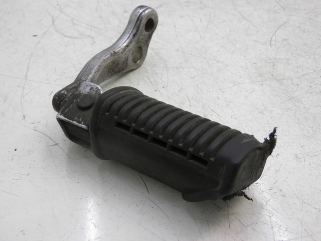 photo de FUSSRASTEN VORN LINKS SUZUKI TU X TUX VOLTY 125 (1999 - 2001)