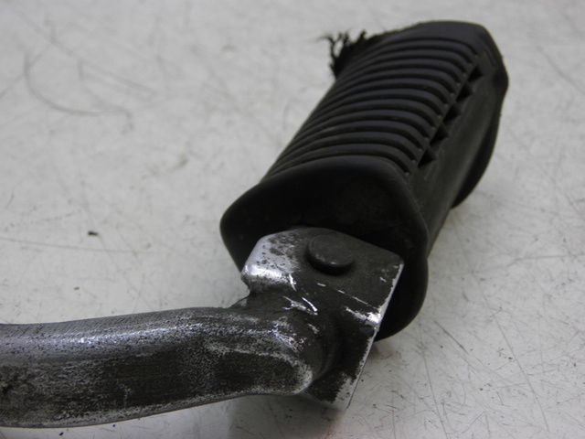 photo de FUSSRASTEN VORN LINKS SUZUKI TU X TUX VOLTY 125 (1999 - 2001)
