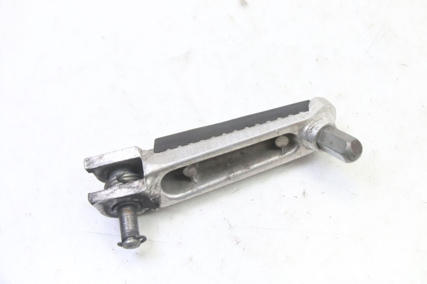 photo de FUSSRASTEN VORN LINKS SUZUKI SV S 650 (2003 - 2009)