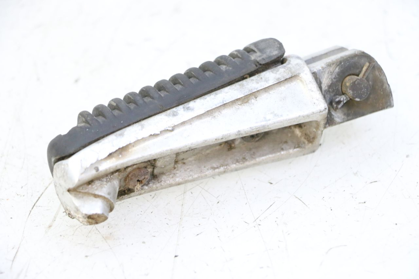 photo de FUSSRASTEN VORN LINKS YAMAHA XJN DIVERSION 600 (2000 - 2003)