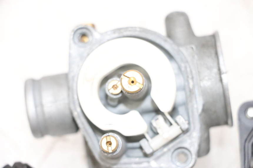 photo de VERGASER MBK BOOSTER SPIRIT NAKED 50 (2004 - 2017) - Oberflächenzustand und Material