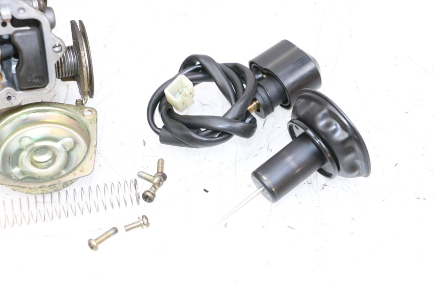 photo de VERGASER PEUGEOT KISBEE 4T 50 (2010 - 2017) - Charakteristische Merkmale