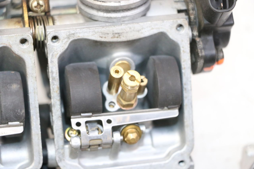 photo de VERGASER YAMAHA XJN DIVERSION 600 (2000 - 2003)
