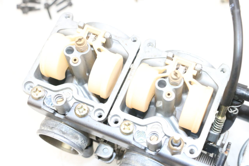 photo de VERGASER KAWASAKI ZR 7 750 (1999 - 2001) - Zoom auf Gebrauchszustand