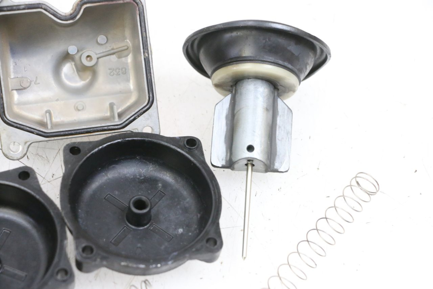 photo de VERGASER KAWASAKI ZR 7 750 (1999 - 2001) - Details der Befestigungspunkte