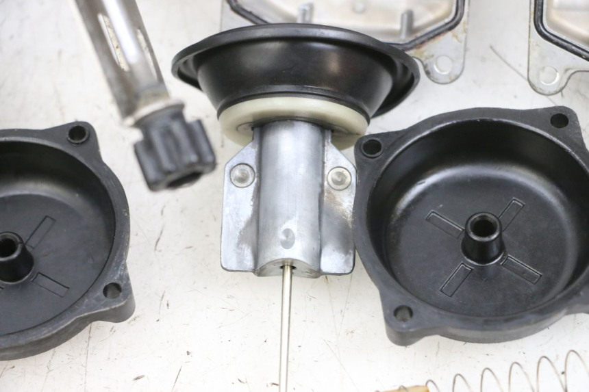 photo de VERGASER KAWASAKI ZR 7 750 (1999 - 2001) - Oberflächenzustand und Material