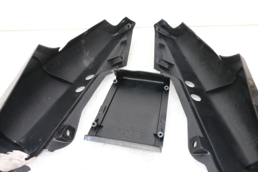 photo de HECKVERKLEIDUNG YAMAHA FZS FAZER 600 (2001 - 2003)