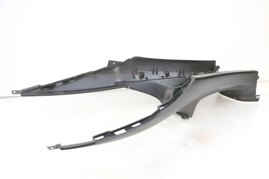 photo de TANK VERKLEIDUNG PIAGGIO MP3 500 (2016 - 2018) - Zoom auf Komponenten