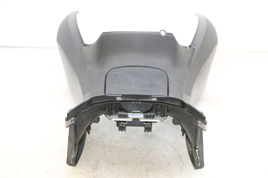 photo de TANK VERKLEIDUNG PIAGGIO MP3 500 (2016 - 2018) - Details der Befestigungspunkte