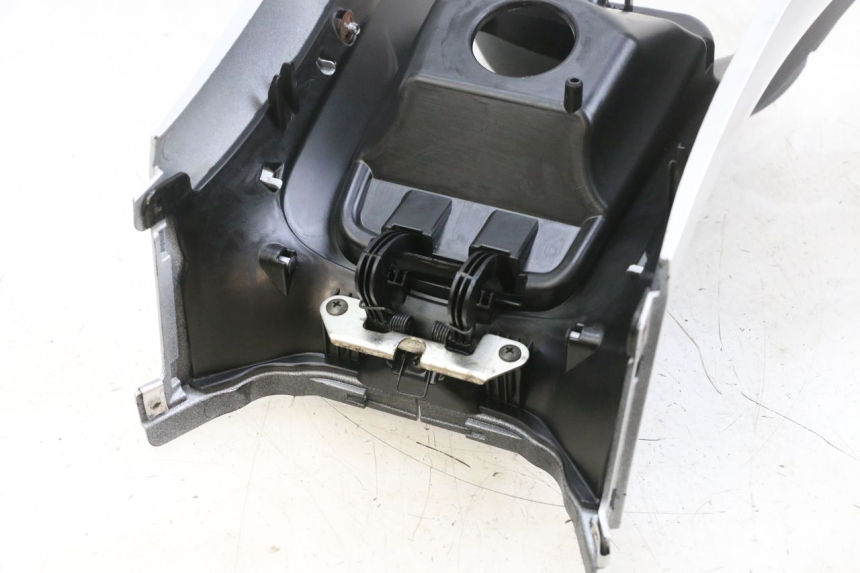 photo de TANKVERKLEIDUNG PIAGGIO MP3 RL 250 (2007 - 2010) - Detailansicht des Bauteils