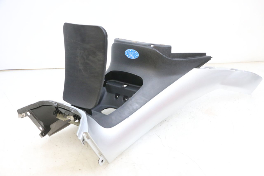 photo de TANKVERKLEIDUNG PIAGGIO MP3 RL 250 (2007 - 2010) - Zoom auf Komponenten