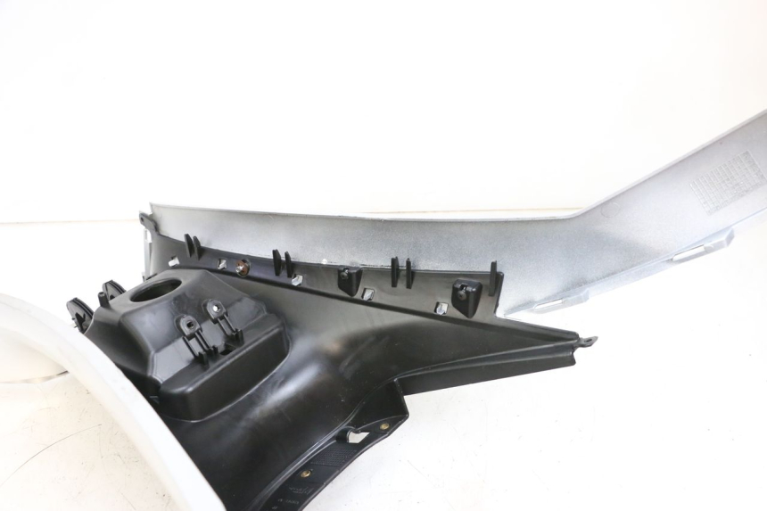 photo de TANKVERKLEIDUNG PIAGGIO MP3 RL 250 (2007 - 2010) - Zoom auf Gebrauchszustand