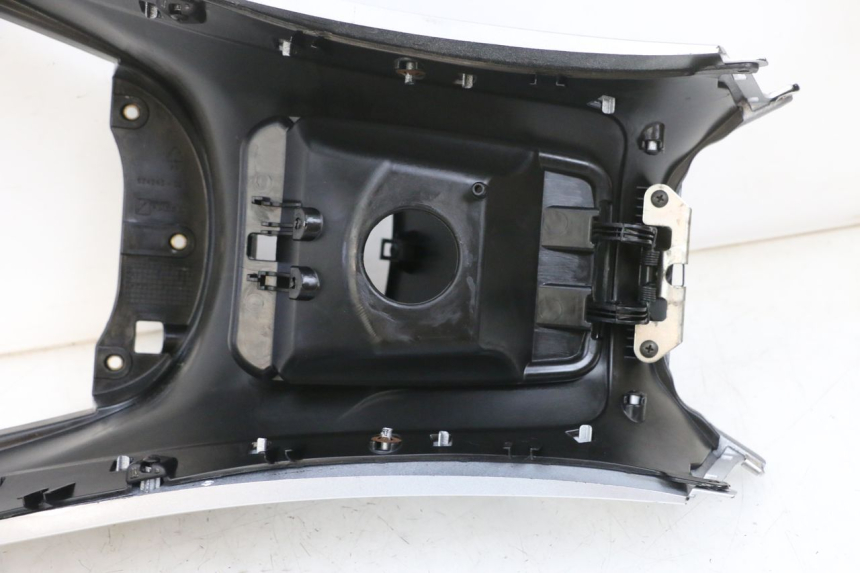 photo de TANKVERKLEIDUNG PIAGGIO MP3 RL 250 (2007 - 2010) - Technische Nahaufnahme