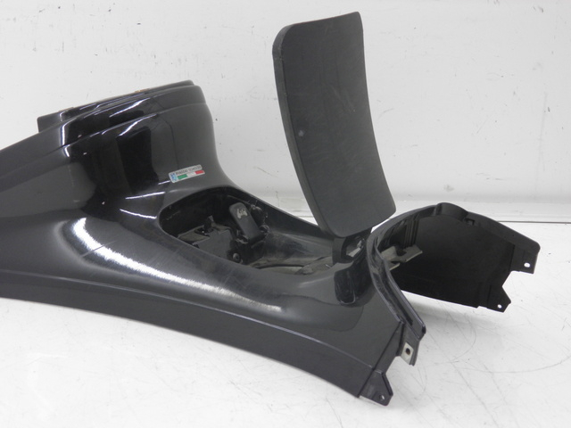 photo de TANK VERKLEIDUNG PIAGGIO XEVO - X EVO 125 (2010 - 2015)