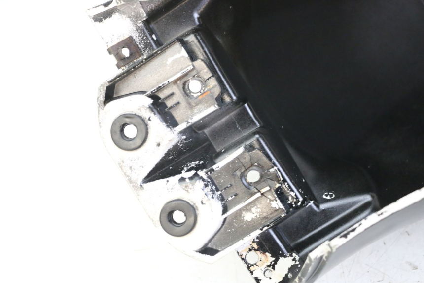 photo de TANK VERKLEIDUNG YAMAHA TZR 50 (2008 - 2016) - Details der Befestigungspunkte