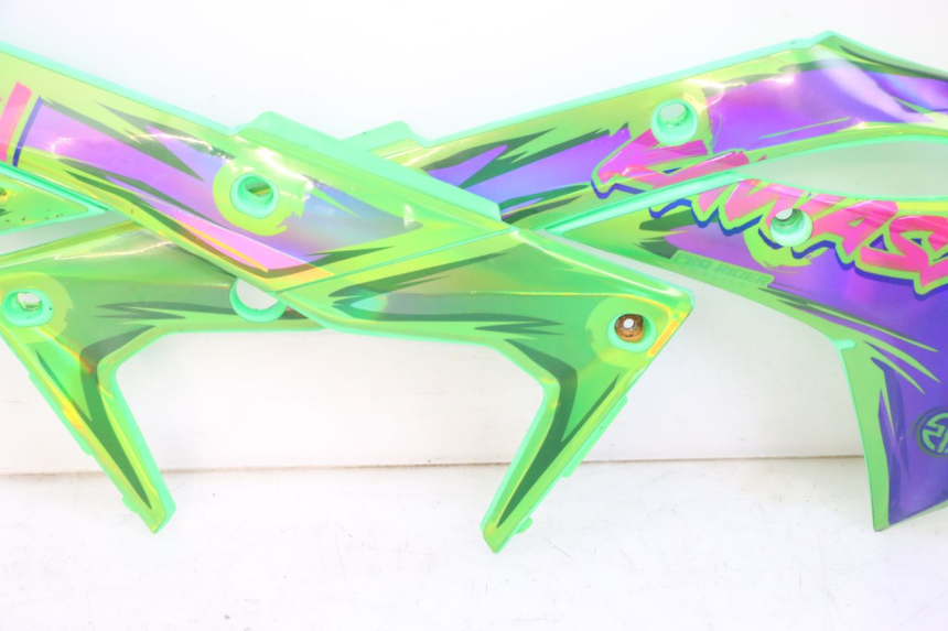 photo de KOMPLETTE VERKLEIDUNG KAWASAKI KXF KX-F 250 (2017 - 2019) - Alternativer Blickwinkel