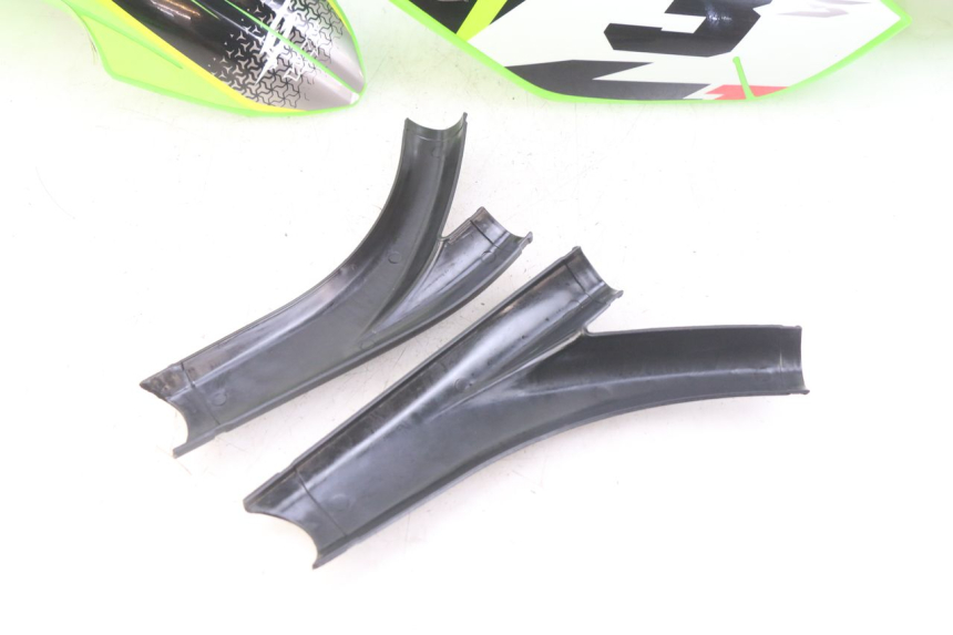 photo de VOLLVERKLEIDUNG KAROSSERIE APOLLO RFZ 150