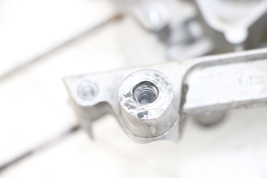 photo de KURBELGEHÄUSE RECHTS MBK BOOSTER SPIRIT NAKED 50 (2004 - 2017) - Details der Befestigungspunkte