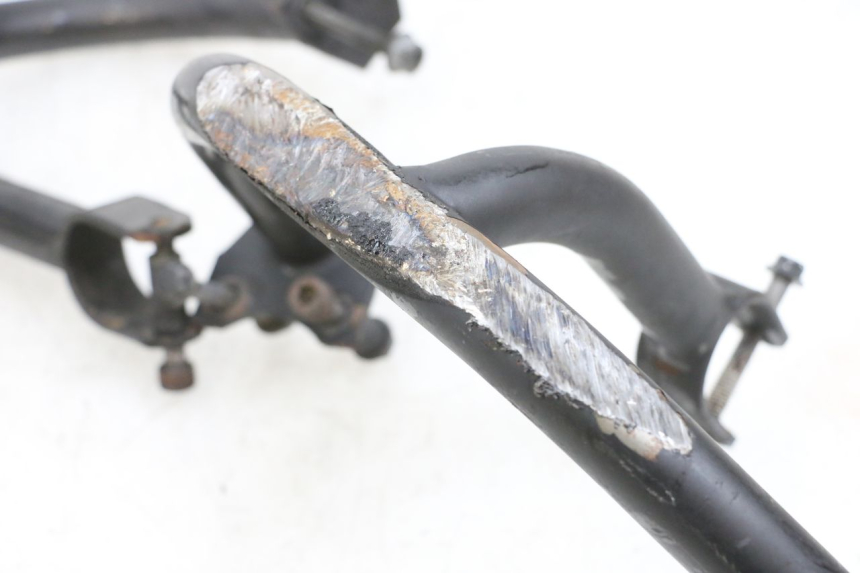 photo de MOTORSCHUTZBÜGEL KAWASAKI ZR 7 750 (1999 - 2001) - Zoom auf Gebrauchszustand