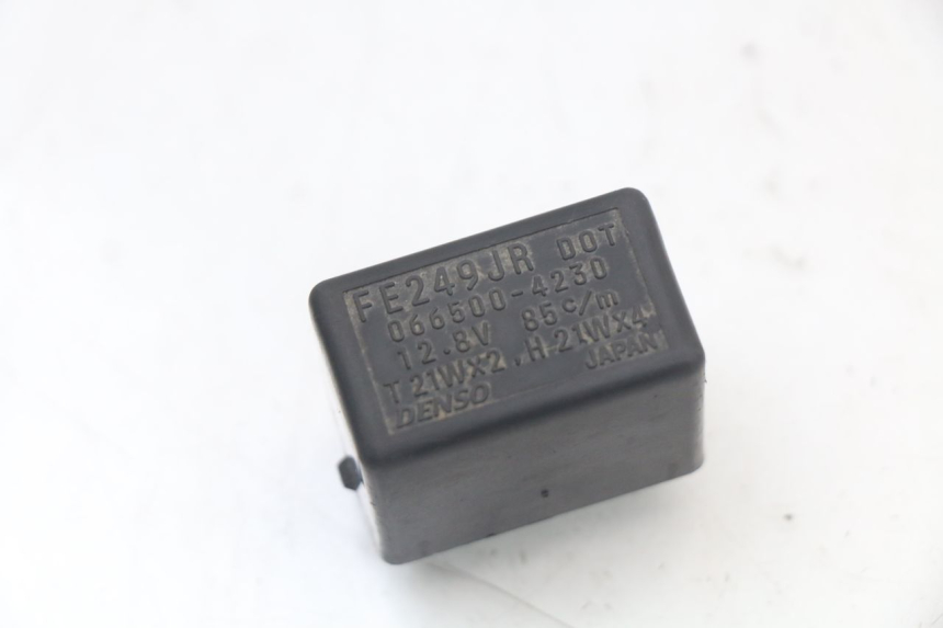 photo de BLINKER RELAIS SUZUKI GSR 750 (2011 - 2017)