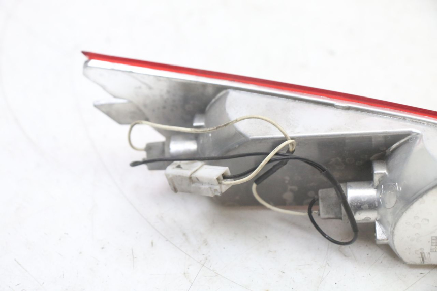 photo de RECHTER HINTERER BLINKER PIAGGIO XEVO - X EVO 125 (2007 - 2016) - Details der Befestigungspunkte