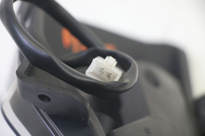 photo de HINTEN LINKS BLINKER EFUN PUSA 1 - Details der Befestigungspunkte