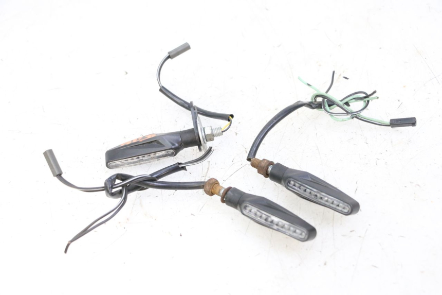 photo de HINTEN BLINKER SUZUKI GSR 750 (2011 - 2017)
