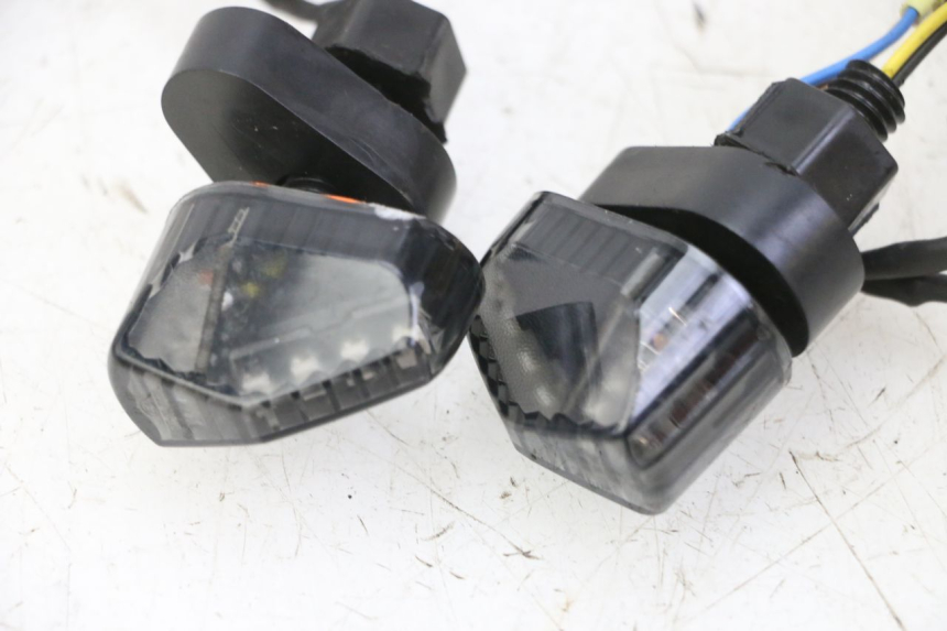 photo de HINTEN BLINKER PIAGGIO MP3 HPE 310 (2024 - 2025)
