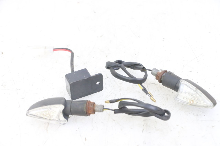 photo de VORNE BLINKER HONDA CBF 500 (2004 - 2007)