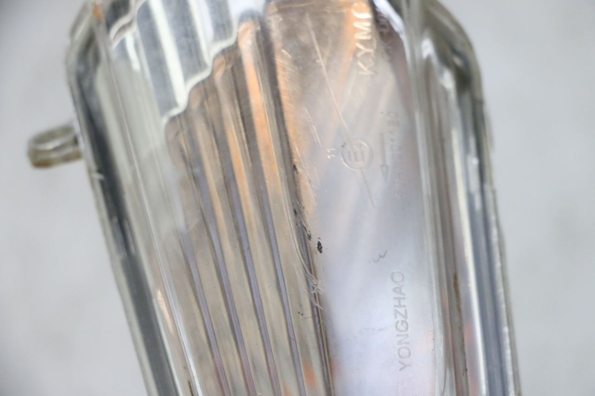 photo de VORNE RECHTS BLINKER KYMCO AGILITY CITY 4T 50 (2008 - 2016) - Zoom auf Gebrauchszustand