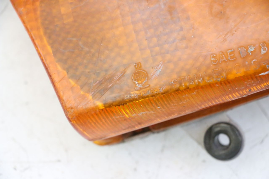 photo de VORNE RECHTS BLINKER HONDA CBR F SC25 1000 (1989 - 1992)