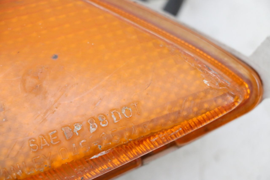 photo de VORNE RECHTS BLINKER HONDA CBR F SC25 1000 (1989 - 1992)