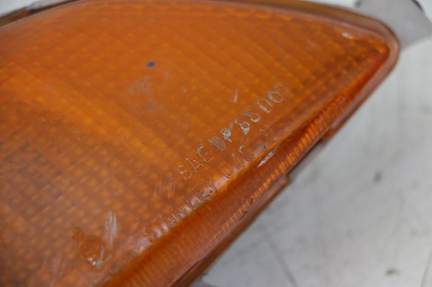 photo de VORNE RECHTS BLINKER HONDA CBR F SC25 1000 (1989 - 1992)