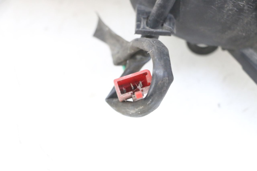 photo de VORNE RECHTS BLINKER SYM GTS EVO 125 (2009 - 2013) - Oberflächenzustand und Material