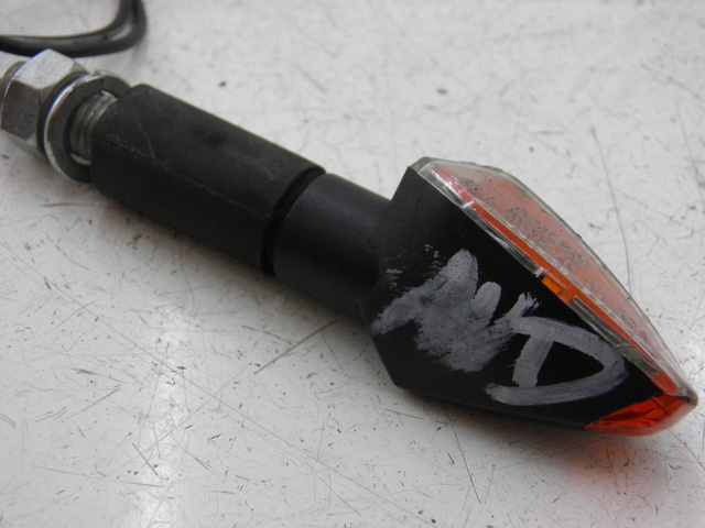 photo de VORNE RECHTS BLINKER HONDA CB 500 (1997 - 2003)