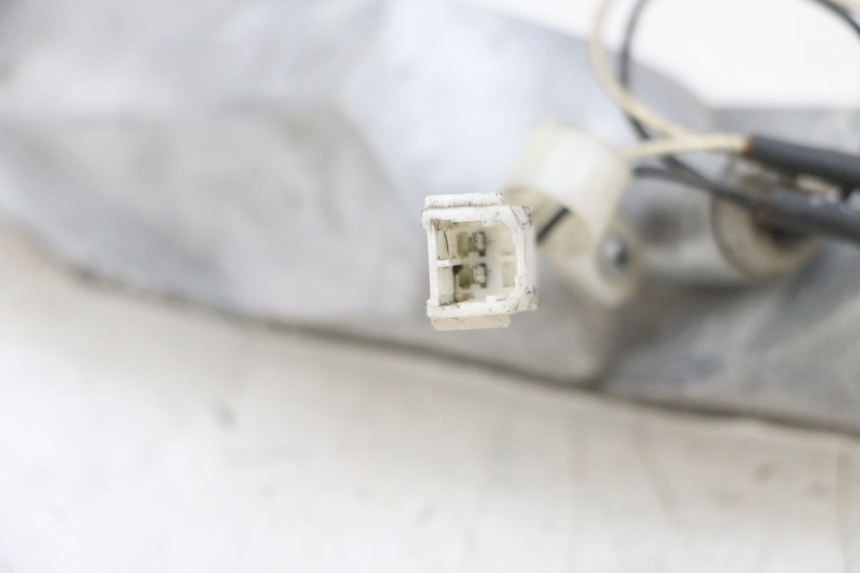 photo de RECHTER BLINKER PIAGGIO X8 125 (2004 - 2007) - Details der Befestigungspunkte