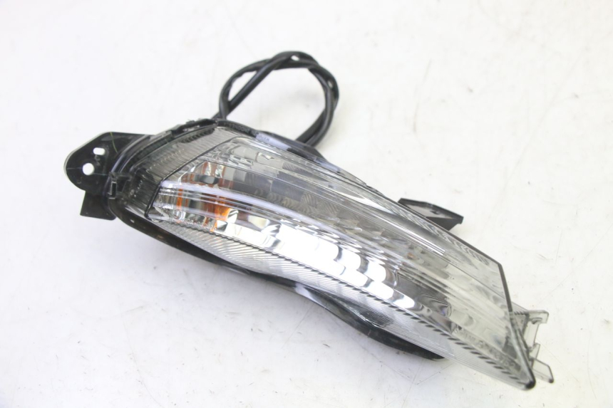 photo de VORNE RECHTS BLINKER YAMAHA XMAX X-MAX 125 (2021 - 2025)