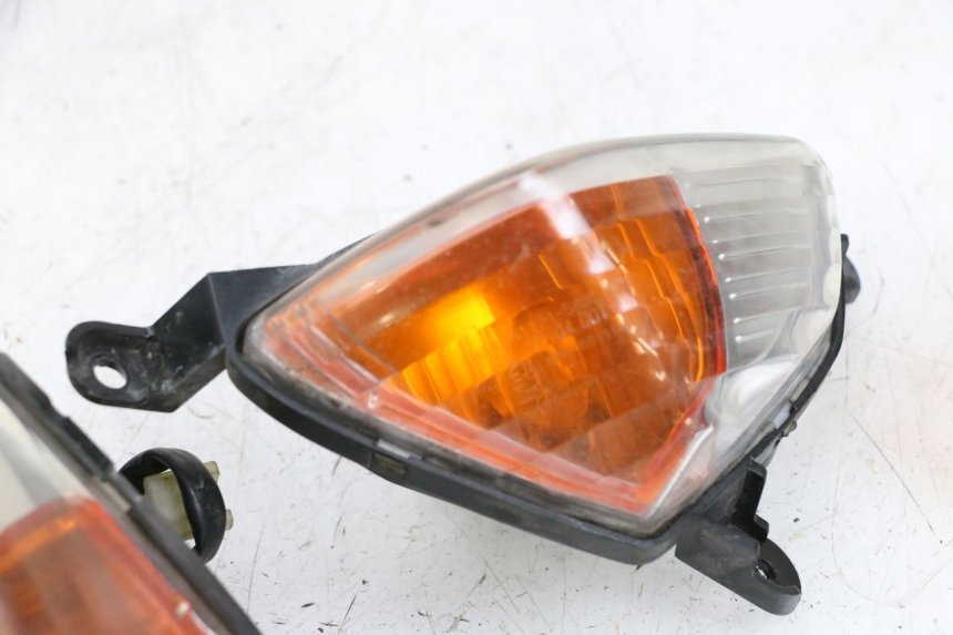 photo de VORNE BLINKER YAMAHA FJR ABS 1300 (2006 - 2012) - Details der Befestigungspunkte