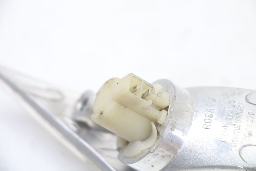 photo de VORNE LINKS BLINKER PIAGGIO ZIP 4T 50 (2018 - 2020) - Details der Befestigungspunkte