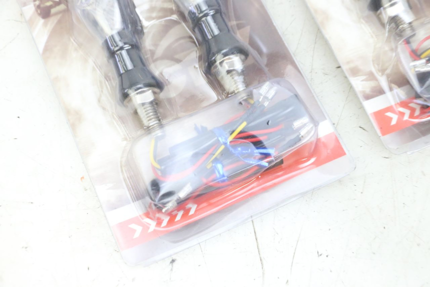 photo de VORNE BLINKER SUZUKI GSF S BANDIT 600 (2000 - 2004) - Zoom auf Gebrauchszustand