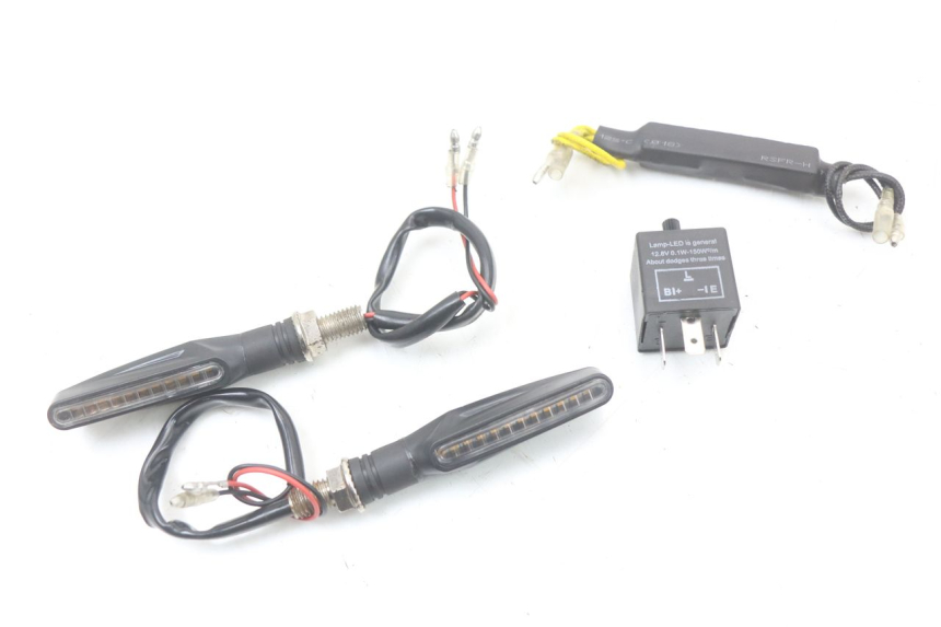 photo de VORNE BLINKER HYOSUNG GTR 125 (2006 - 2008)