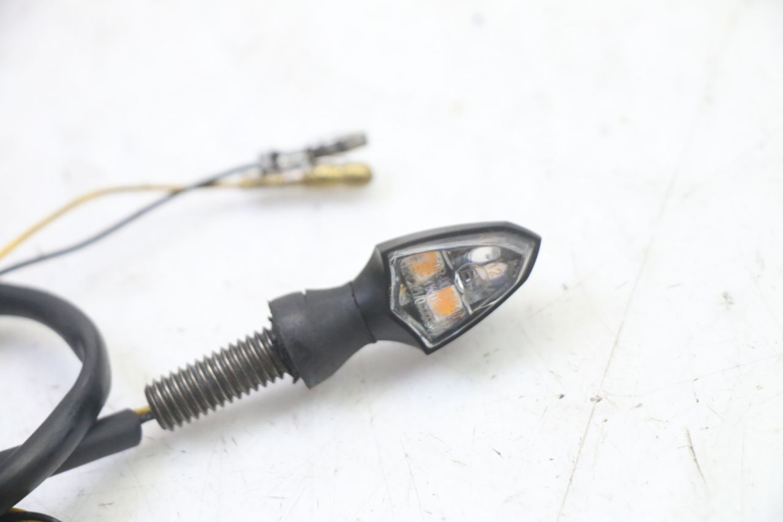 photo de VORNE BLINKER SUZUKI SV S 650 (2003 - 2009)