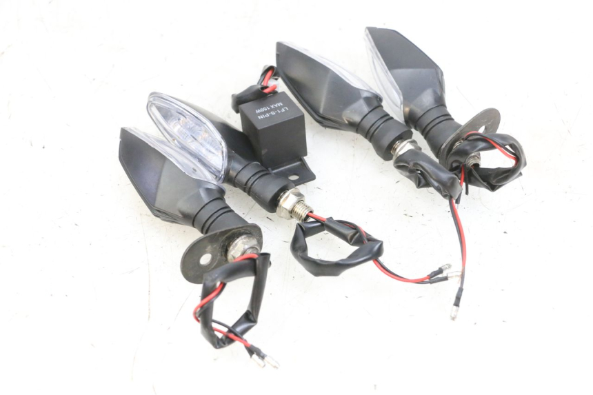 photo de VORNE BLINKER KAWASAKI ZR 7 750 (1999 - 2001) - Detailansicht des Bauteils