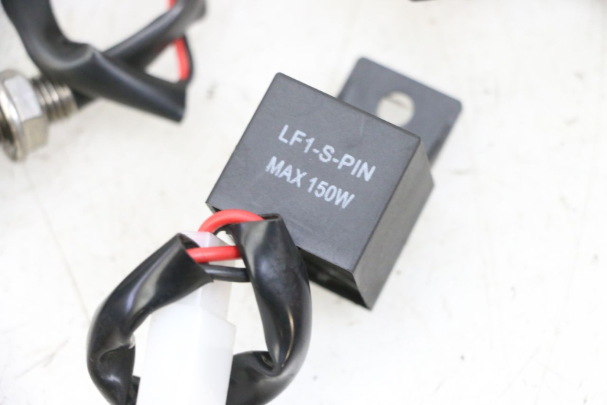 photo de VORNE BLINKER KAWASAKI ZR 7 750 (1999 - 2001) - Charakteristische Merkmale