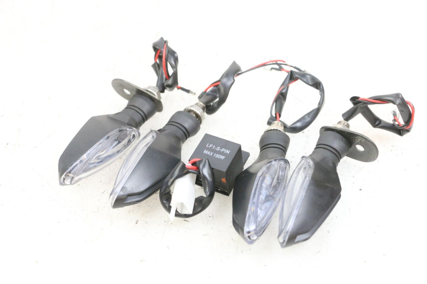 photo de VORNE BLINKER KAWASAKI ZR 7 750 (1999 - 2001) - Technische Nahaufnahme