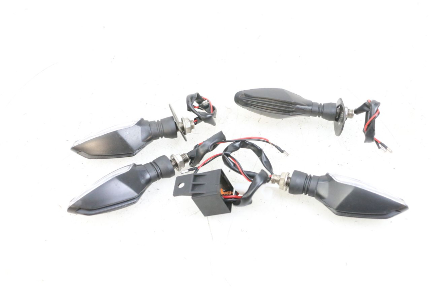 photo de VORNE BLINKER KAWASAKI ZR 7 750 (1999 - 2001) - Oberflächenzustand und Material