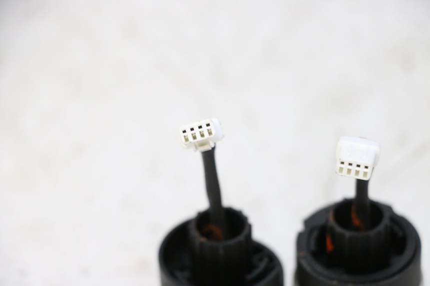 photo de VORNE BLINKER SEGWAY NINEBOT ZT3 PRO 1