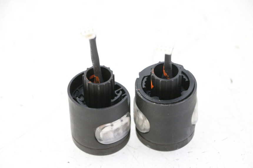 photo de VORNE BLINKER SEGWAY NINEBOT ZT3 PRO 1