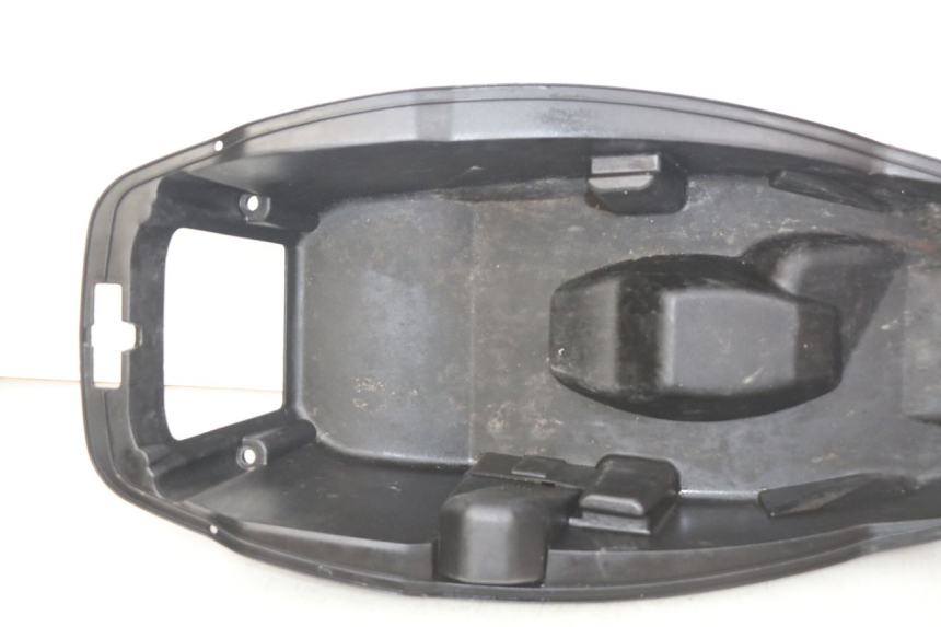 photo de SITZBANKABDECKUNG PEUGEOT CITYSTAR 2T 50 (2018 - 2021) - Details der Befestigungspunkte