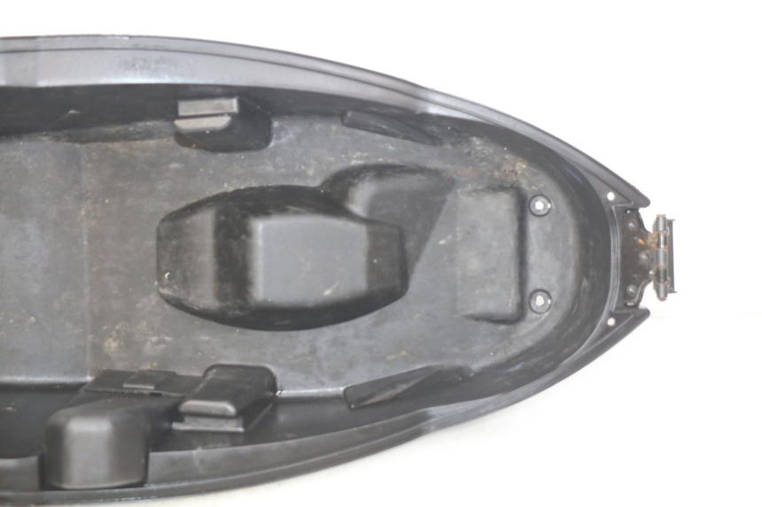 photo de SITZBANKABDECKUNG PEUGEOT CITYSTAR 2T 50 (2018 - 2021) - Oberflächenzustand und Material